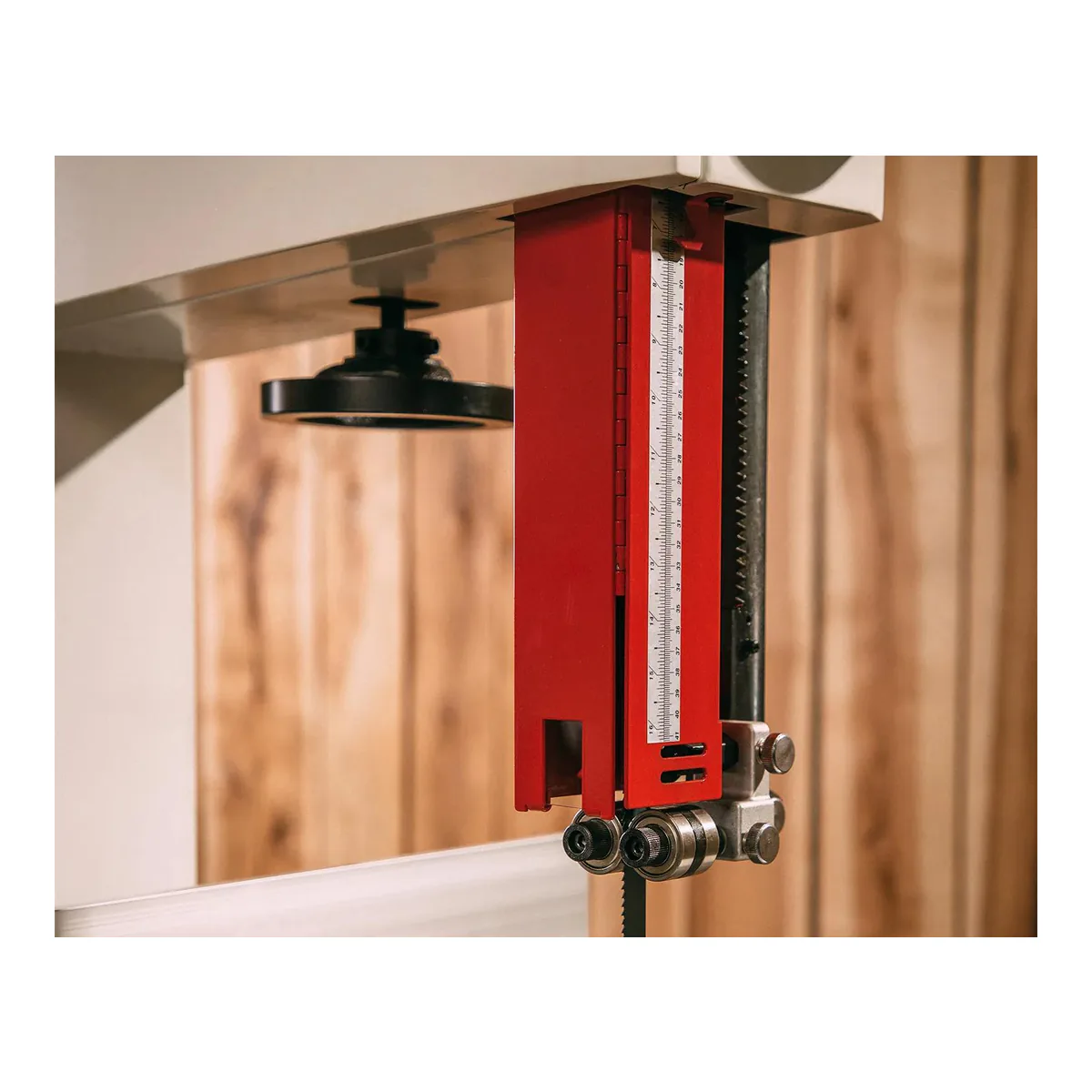 JET JWBS-15 upper guidepost with roller bearing blade guides closed on the blade and a graduated height scale up its face